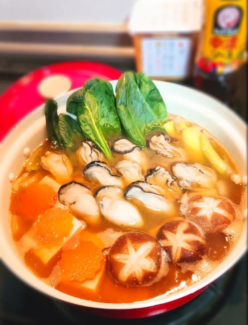 万能味ソースで
中華風牡蠣の土手鍋🍲|yukaringoさん