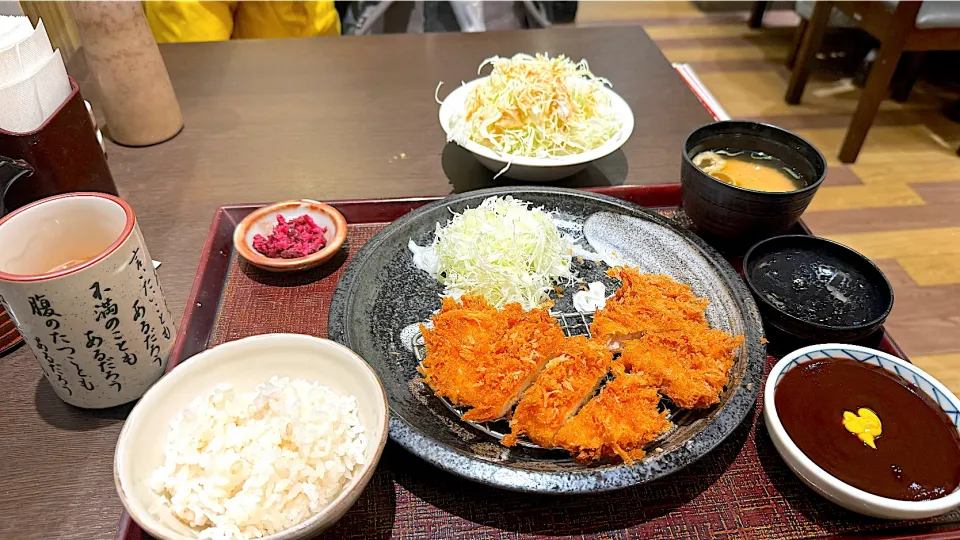 Snapdishの料理写真:豚ヒレカツとチキンカツのランチ定食|Saudadeさん