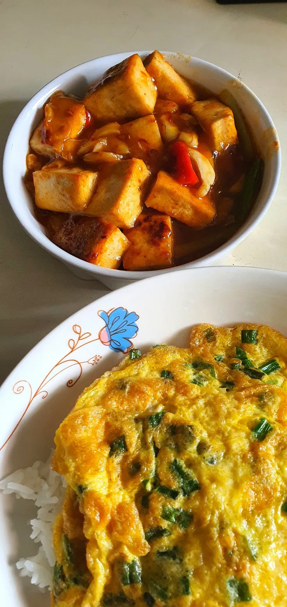 Today's lunch 简单午餐😋😍
辣豆瓣酱豆腐蒜+煎蛋+白饭|🌷lynnlicious🌷さん