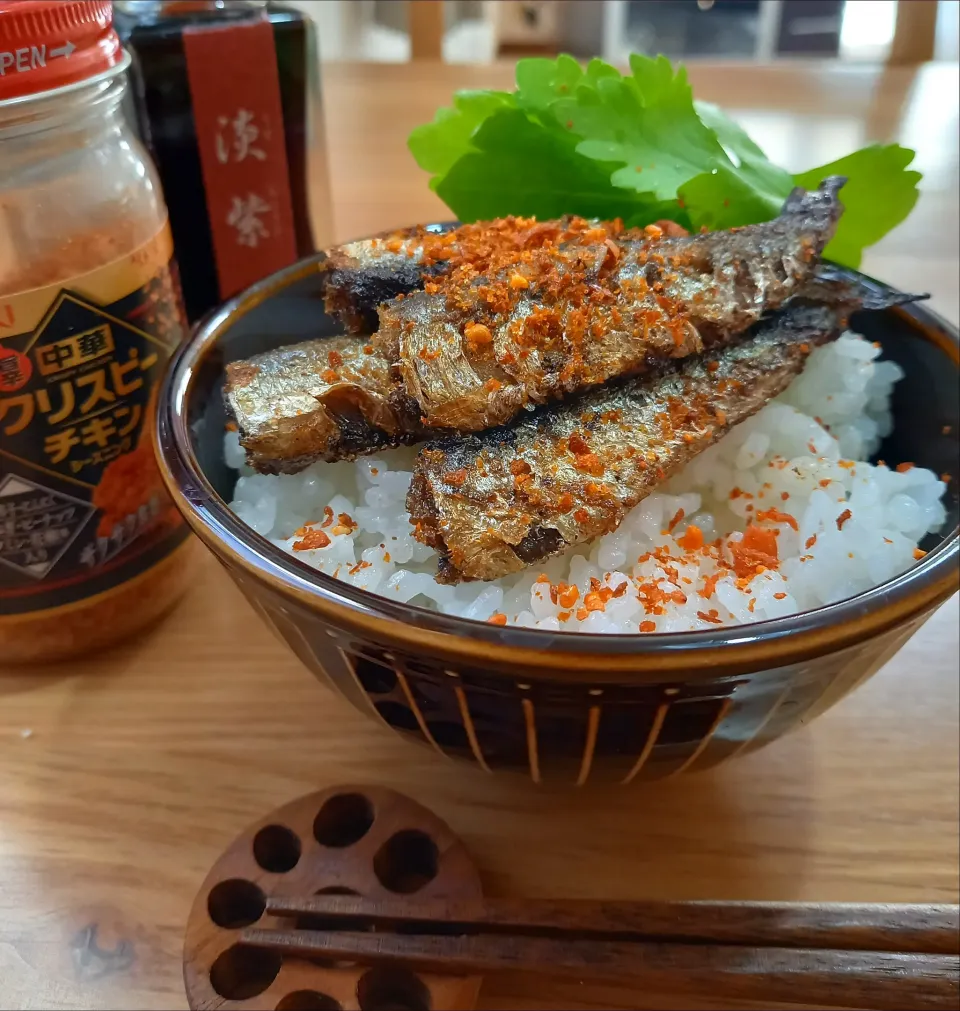 かおるさんの料理 ヨロン丼（オイルサーディン丼）エスニックバージョン|ナオミさん