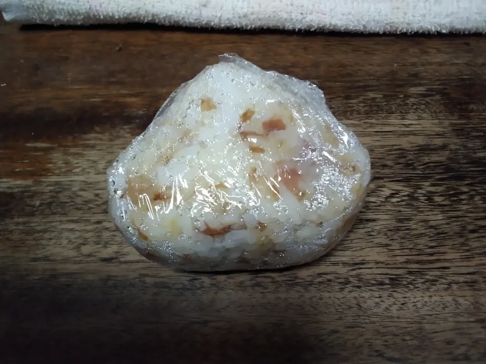 マルコメ料亭の味フリーズドライ粒みそ、おかか、梅干しのおにぎり🍙|にんにくと唐辛子が特に好き❤️(元シャリマー)さん