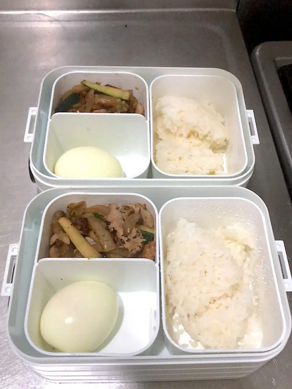 便當日-櫛瓜洋蔥炒肉片配水煮蛋跟白飯|從🐈‍⬛邁向🦭之路さん