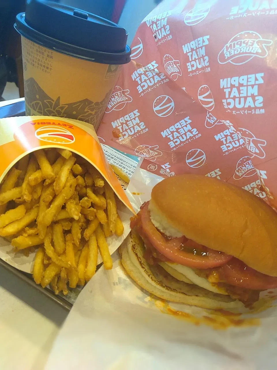 20231217ゼッテリア 絶品ミートソースバーガー|かげさん