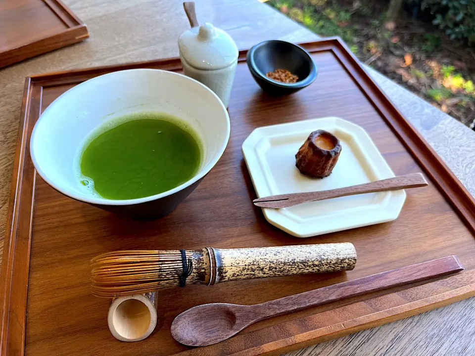 Snapdishの料理写真:お茶とカヌレ|ボンジュール！さん