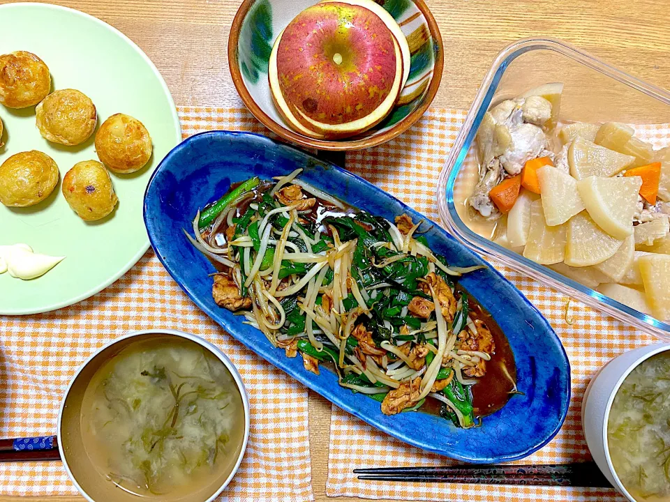 Snapdishの料理写真:大豆のお肉でニラもやし炒め、あおさともずくの味噌汁、鶏手羽大根🐓、めんたいたこ焼き🐙、りんご|1614さん