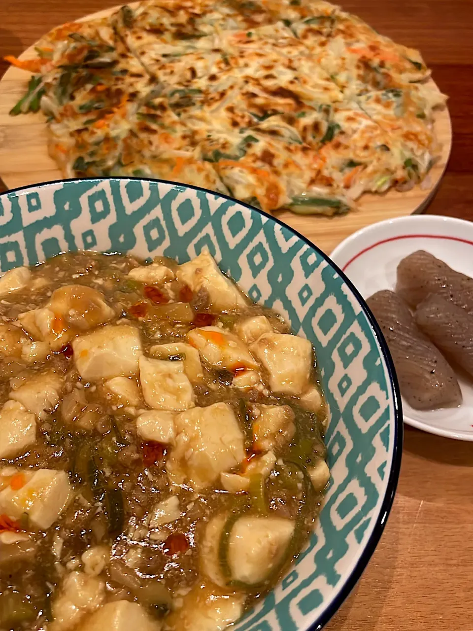 麻婆豆腐丼　チヂミ　こんにゃくうま煮|とゆあさん