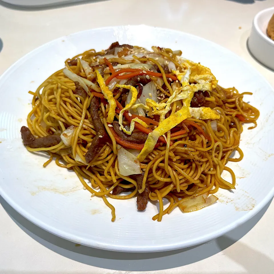 Snapdishの料理写真:Fried noodles with sliced pork|skyblueさん