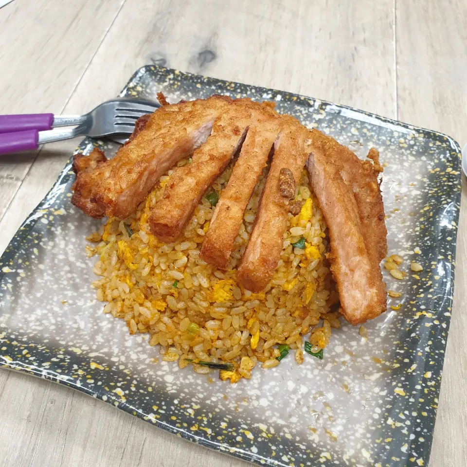 Fried rice with pork cutlet|秋平さん