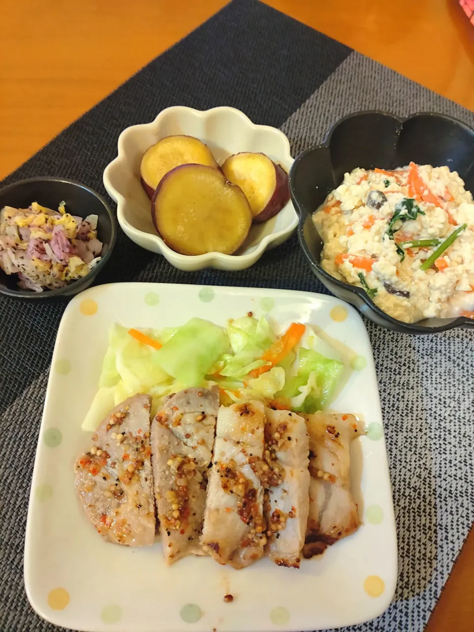 Snapdishの料理写真:☆レモン風味トンテキ
☆白和え
☆サツマイモ甘醤油
☆白菜ゆかり和え|chikakoさん