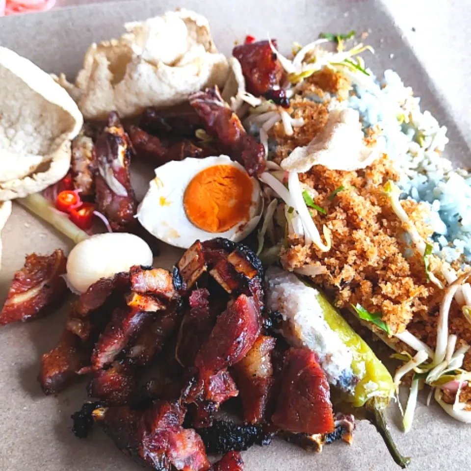 Snapdishの料理写真:Nasi Kerabu Kambing Bakar|simatasepetさん