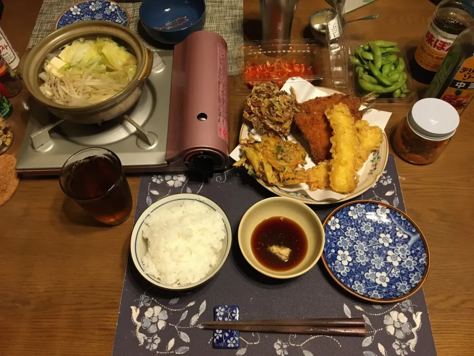 ご飯、寄せ鍋、揚げ物プレート、枝豆、キムチ、烏龍茶、森永マミーの寒天(夕飯)|enarinさん