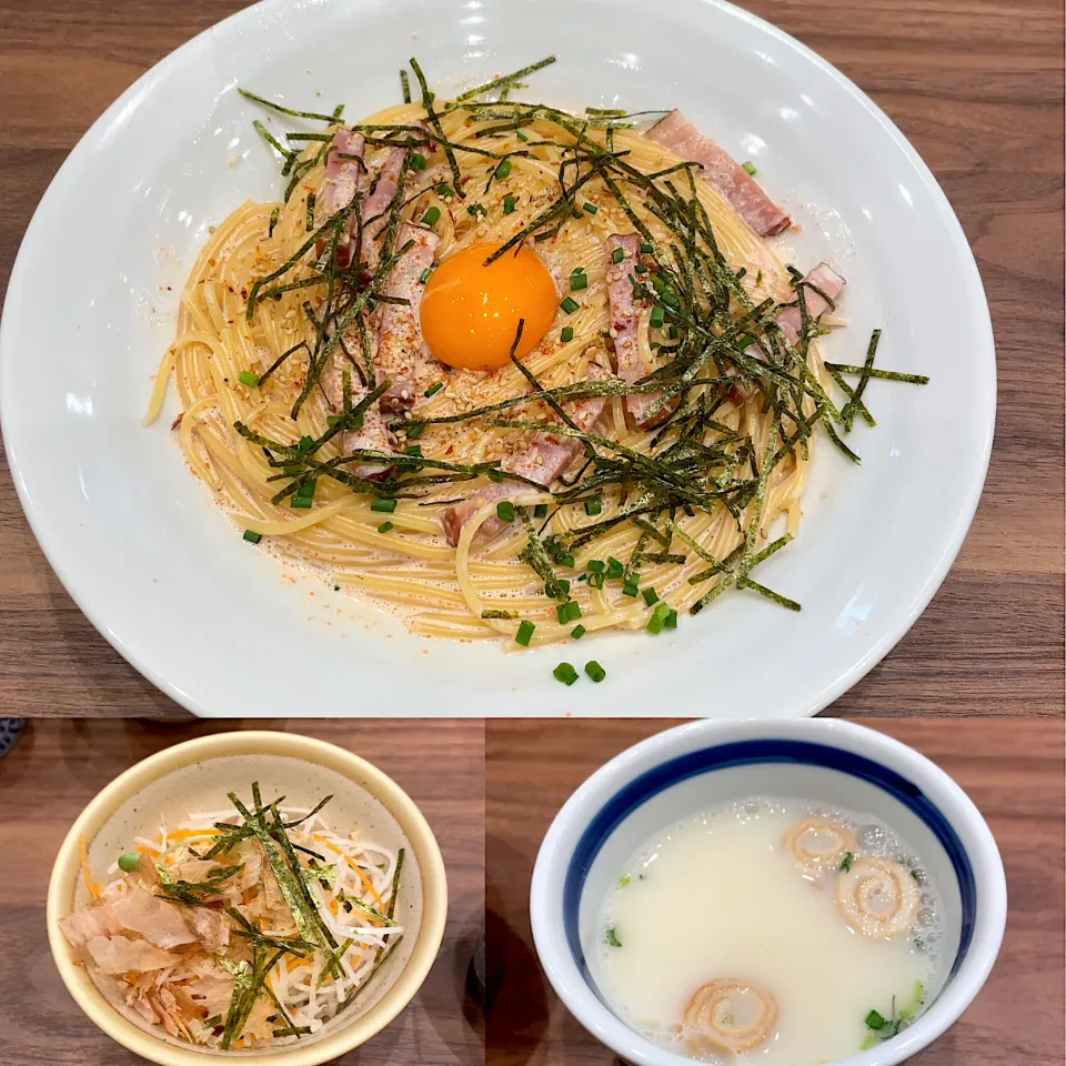 Snapdishの料理写真:明太子カルボナーラ🍝　豆乳スープ🍲　サラダ🥗|るみおんさん