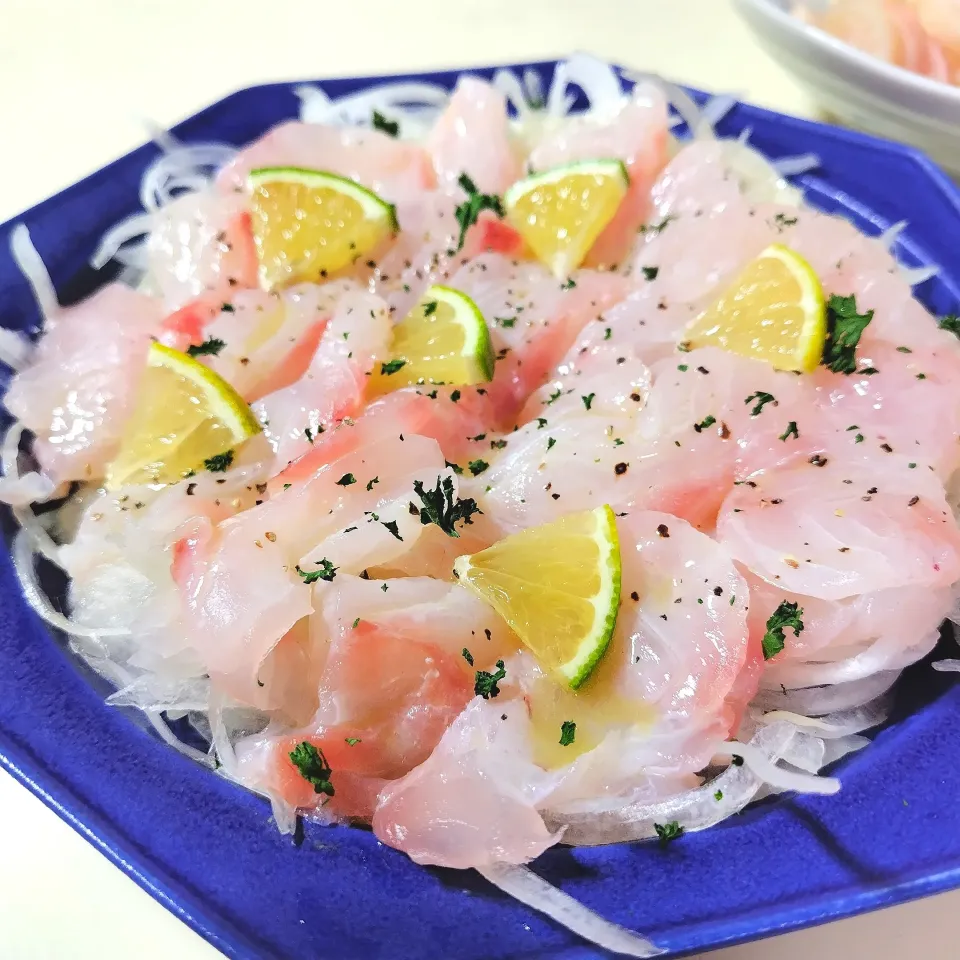 鯛の刺身にレモンしぼりまくる|ポトスさん