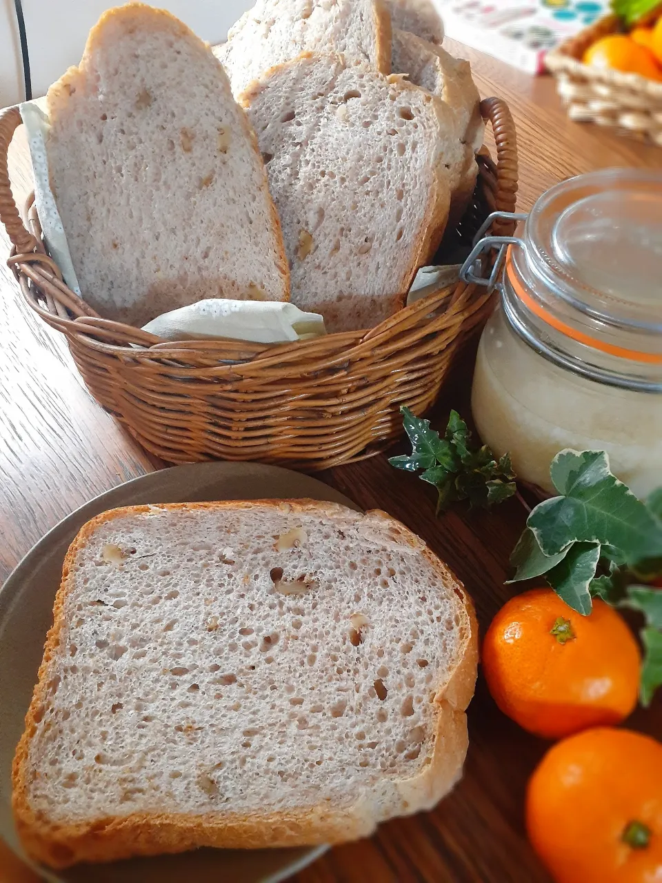 自家製塩糀で全粒粉入り胡桃食パン🍞|fumfumさん