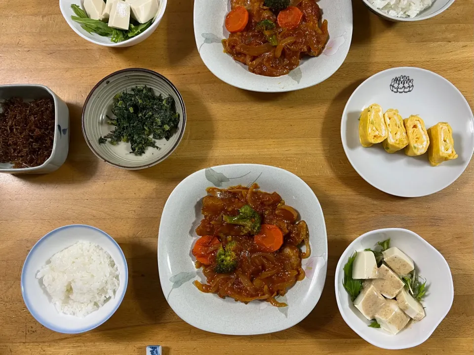 Snapdishの料理写真:夕飯🎵豚ヒレ肉のトマト煮|kiyominさん