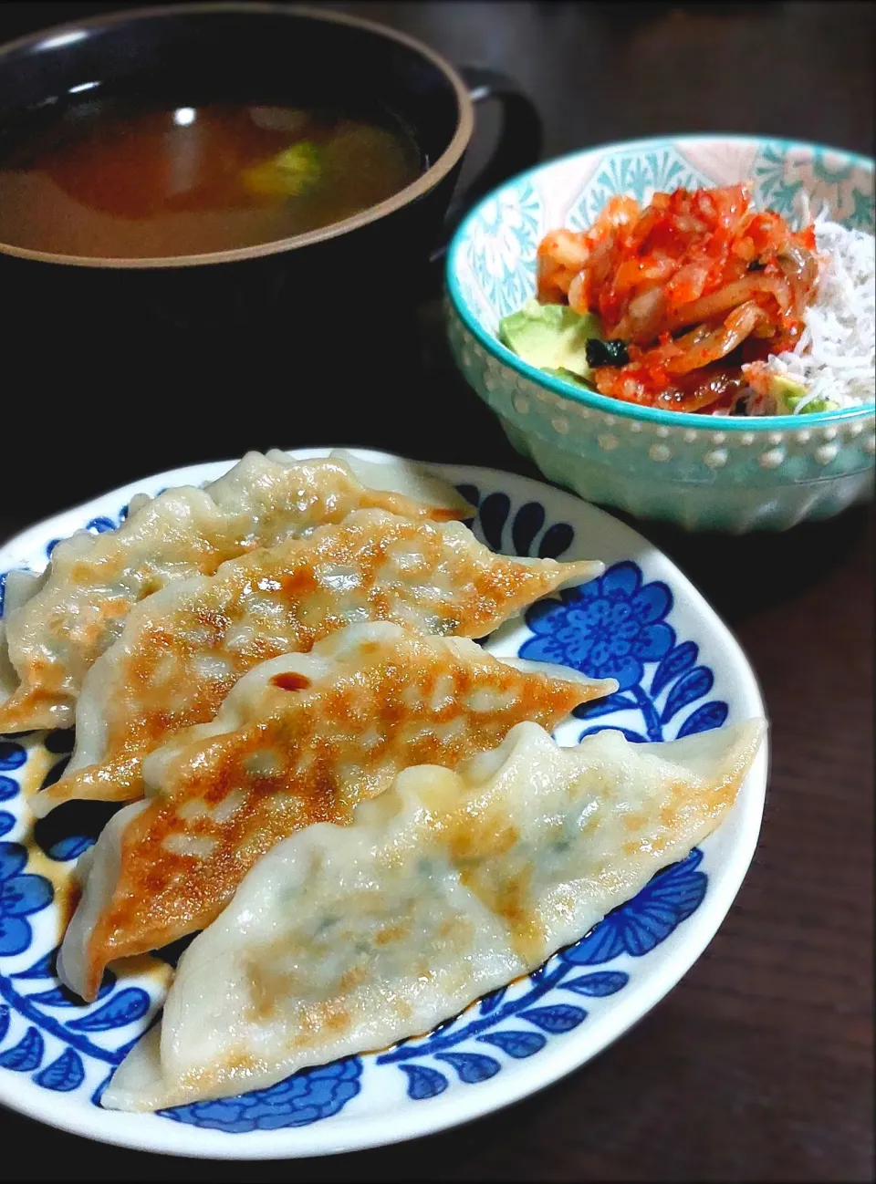 餃子
アボカドしらすキムチ
お味噌汁|きつねさん