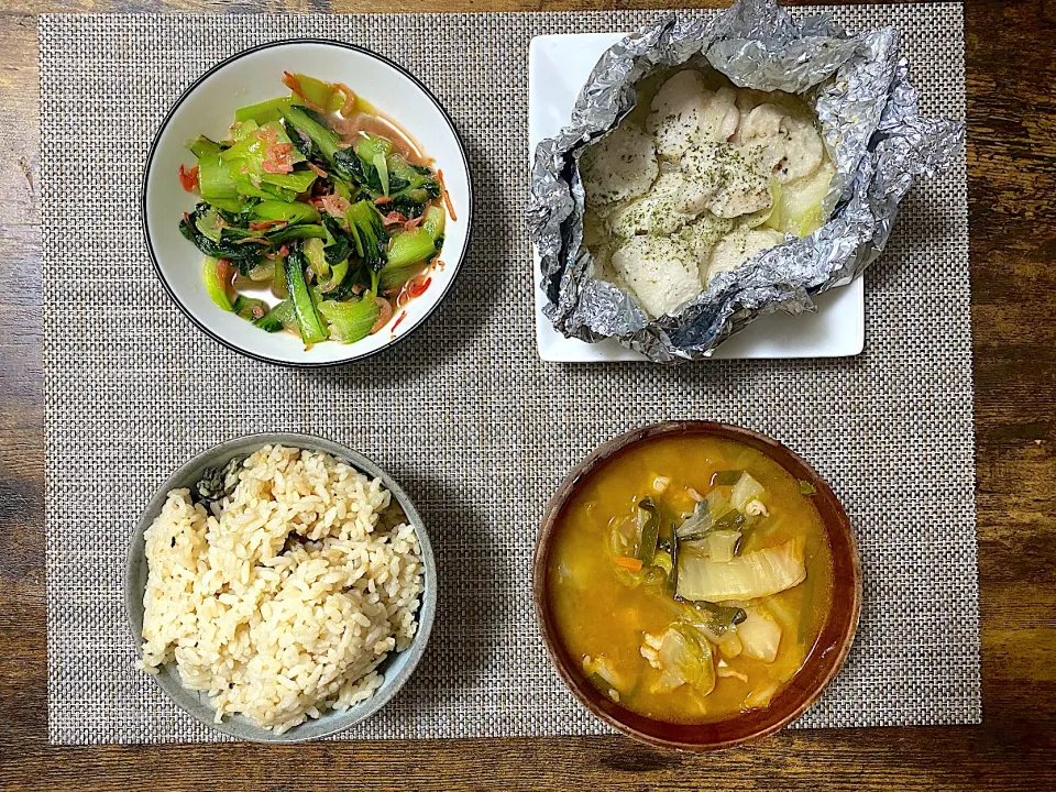 牡蠣ご飯　鶏胸肉塩麹蒸し　青梗菜とほし桜エビのオイスター炒め　チゲスープ|♡misaki♡さん