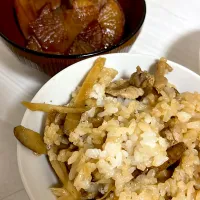 Snapdishの料理写真:鶏めし、ぶり大根🍚|ぽまさん