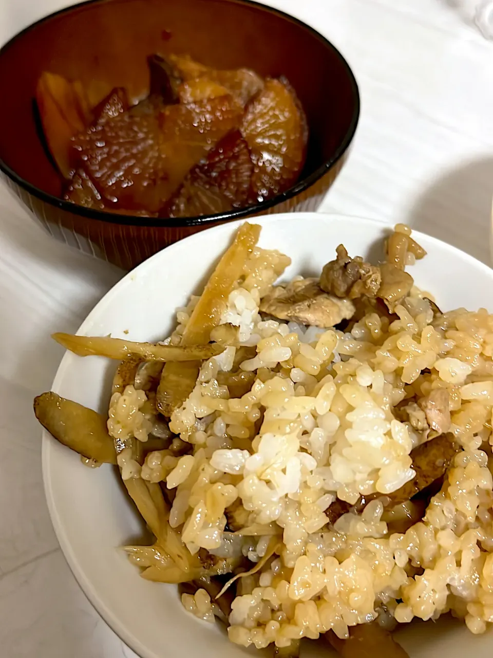 Snapdishの料理写真:鶏めし、ぶり大根🍚|ぽまさん