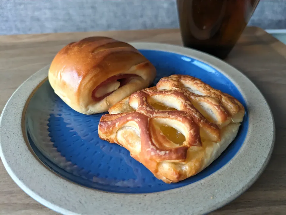 朝ごはんコンビニパン🥐|しあるさん