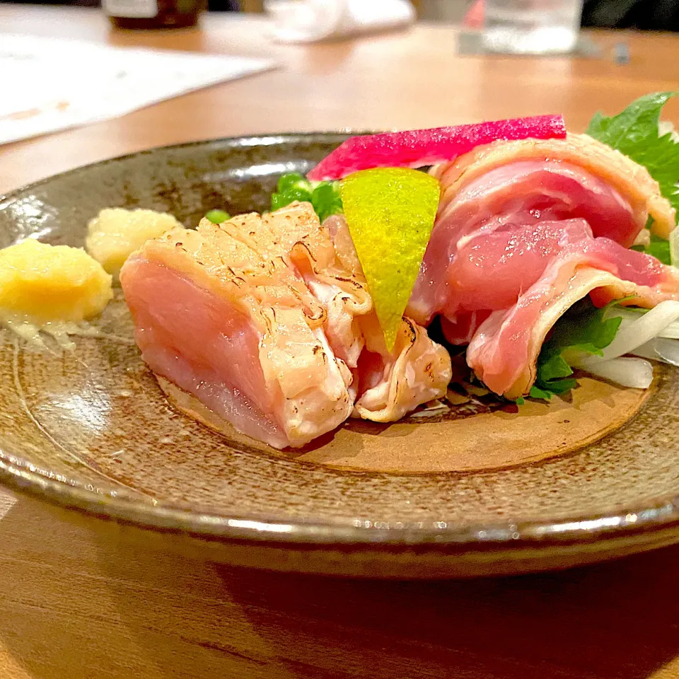 鹿児島は鳥刺し天国　普通にスーパーに並んでますよー♪甘口醤油との相性抜群だぜ|shikaさん