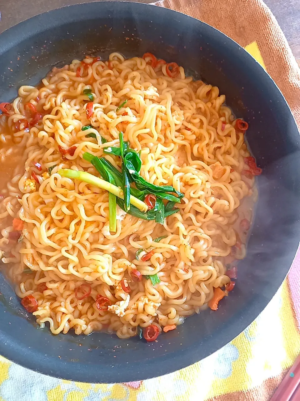 Snapdishの料理写真:辛ラーメン🍜|明子さん