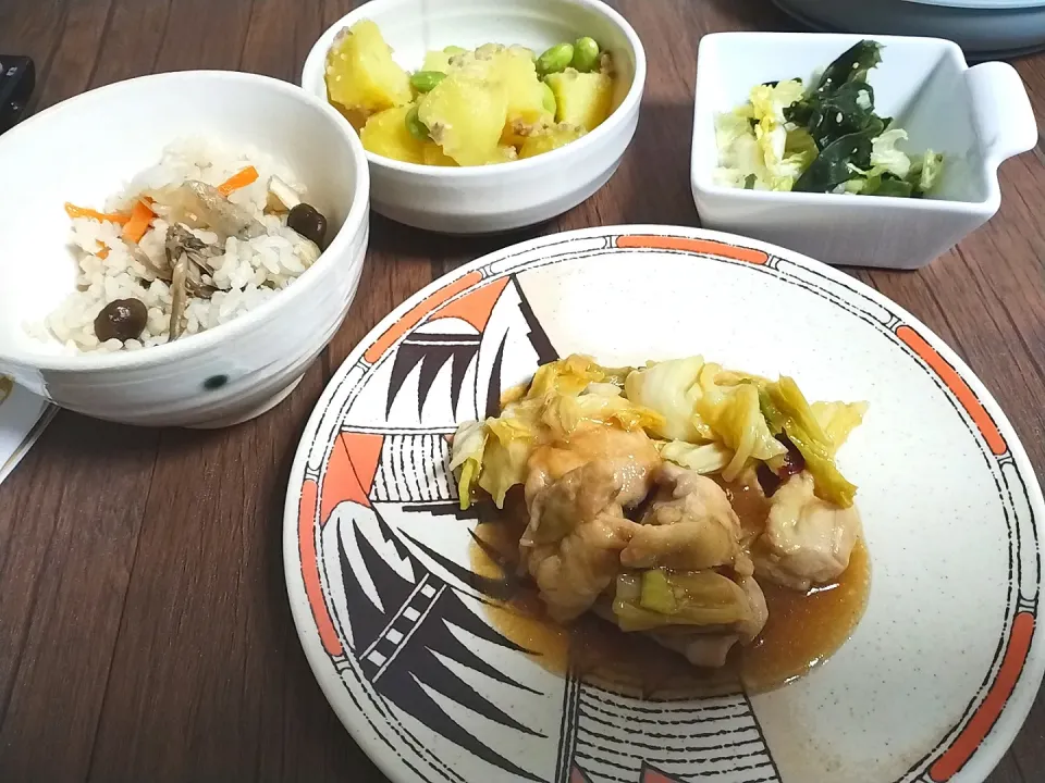 鶏肉とキャベツのテリマヨ炒め
炊き込みご飯
枝豆とじゃがいものガーリック炒め
白菜とわかめのサラダ|尚さん