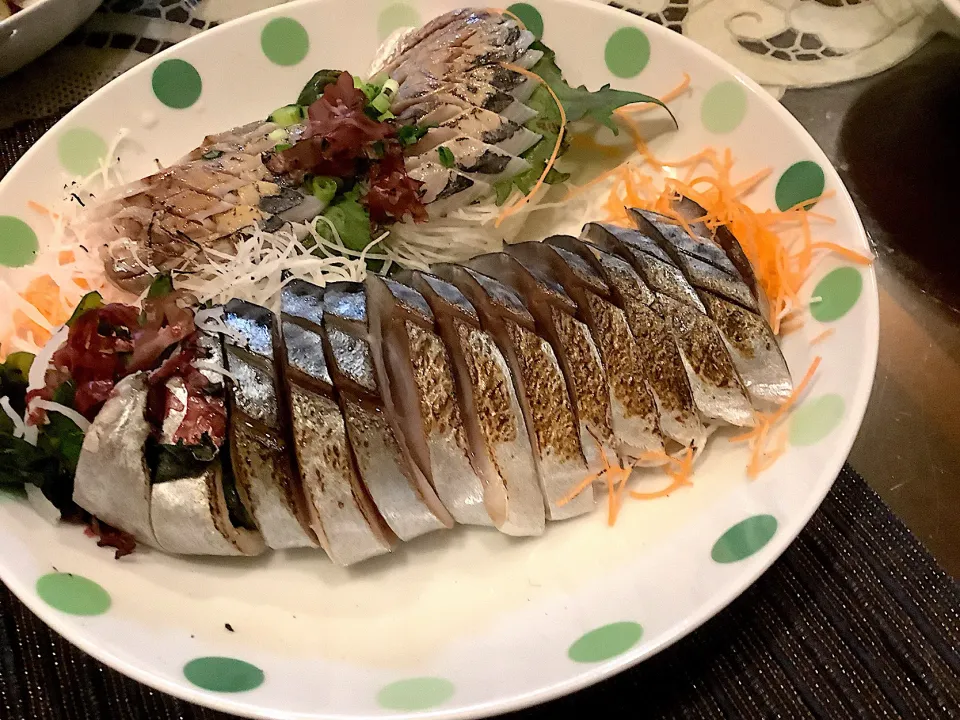 Snapdishの料理写真:しめ鯖と真鯵の炙り🐟😋|アライさんさん