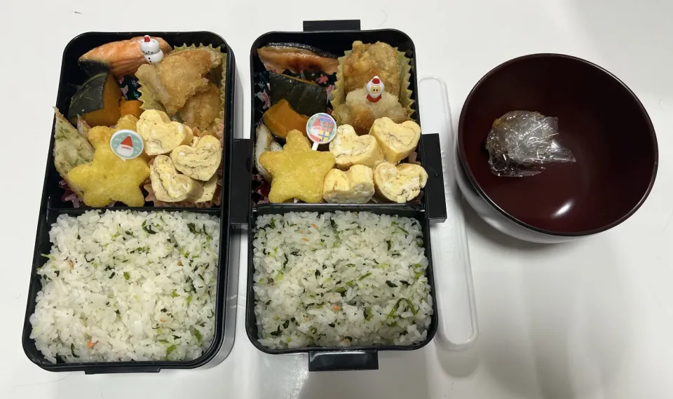 Snapdishの料理写真:パパ弁と部活弁当。☆鮭☆南瓜の炊いたん☆唐揚げ☆ちくわの磯辺揚げ☆ハート形卵焼き☆星型ポテト☆みそ玉（パパ弁）☆鮭ひろし（ふりかけ）|Saharaさん