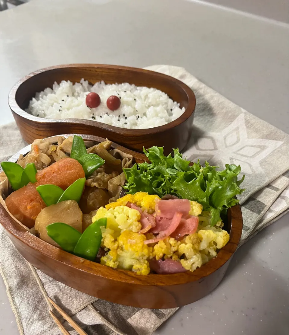 Snapdishの料理写真:肉じゃが弁当　(カリフラワーソテー)|sasori595さん