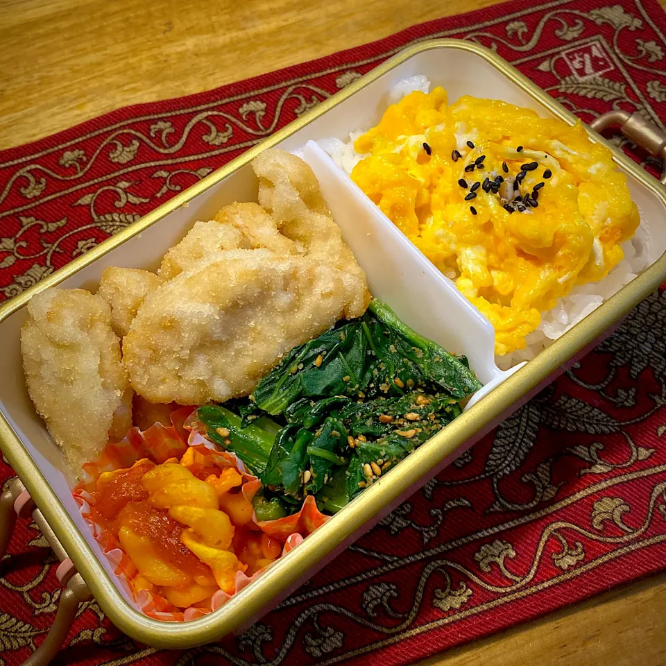 チキンナゲットと、ナポリタンと、小松菜の胡麻和えと、玉子のせご飯弁当|もえさん