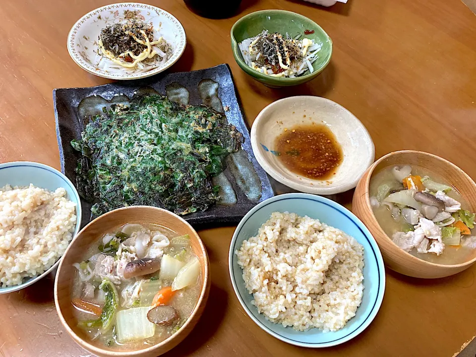 豚汁、ニラチヂミ、大根のサラダ、発芽玄米ご飯🩵あるもので何とか作ったご飯|さくたえさん