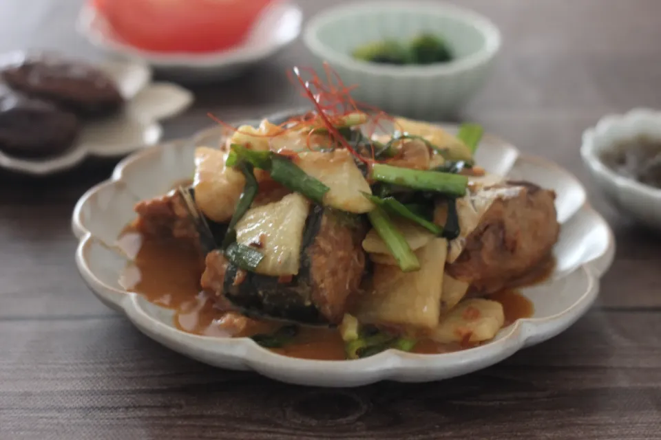 缶詰でさばにら大根の煮物|ちいさなしあわせキッチンさん