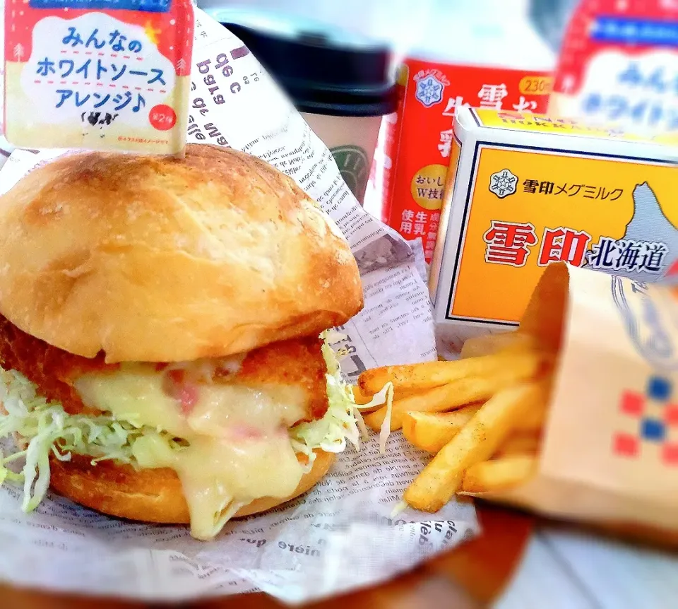 グラコロ
いや、
カニコロバーガー🍔✨|naomile◡̈⃝︎⋆︎*さん