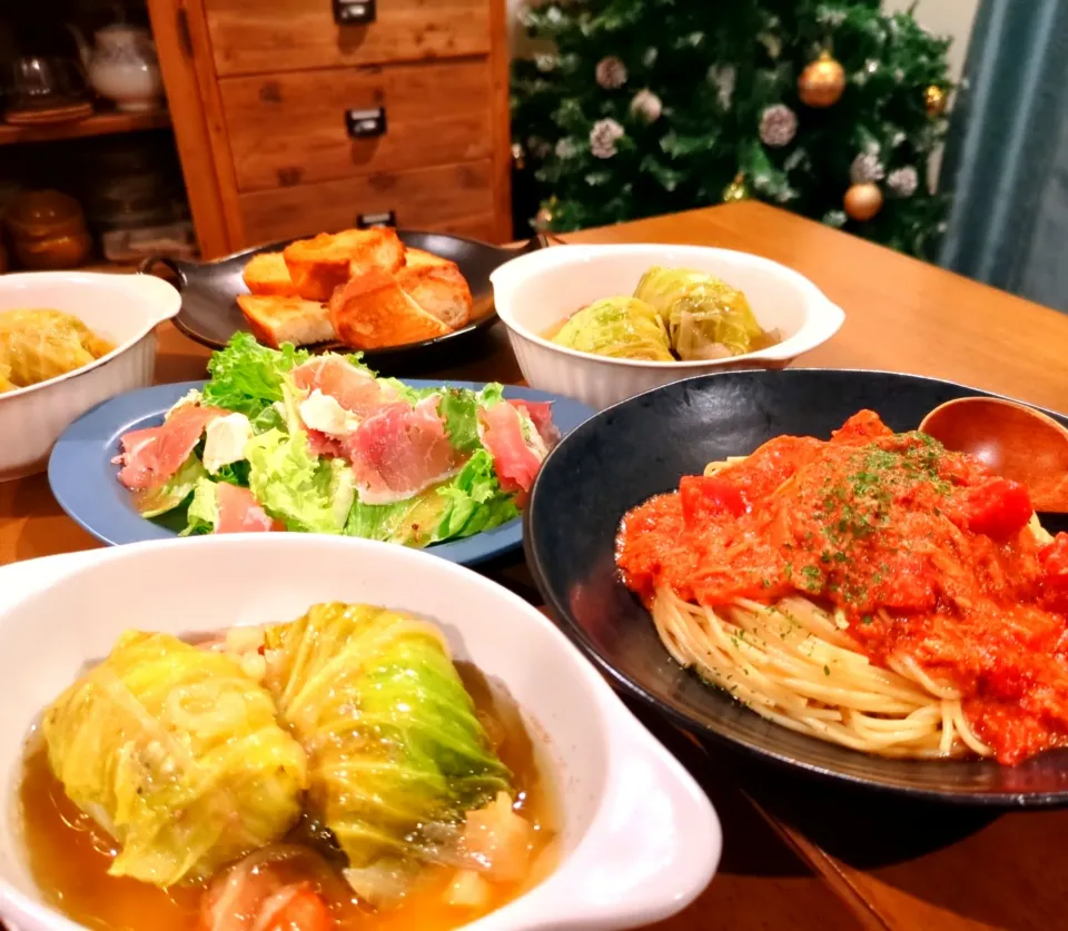 晩ごはん💕

✾ロールキャベツ
✾トマトツナパスタ
✾生ハムサラダ
✾バケット|さらママさん