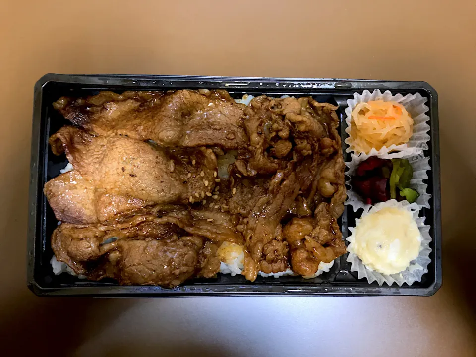 近鉄H ふたご 牛ロースとふたご焼肉のW弁当|ばーさんさん