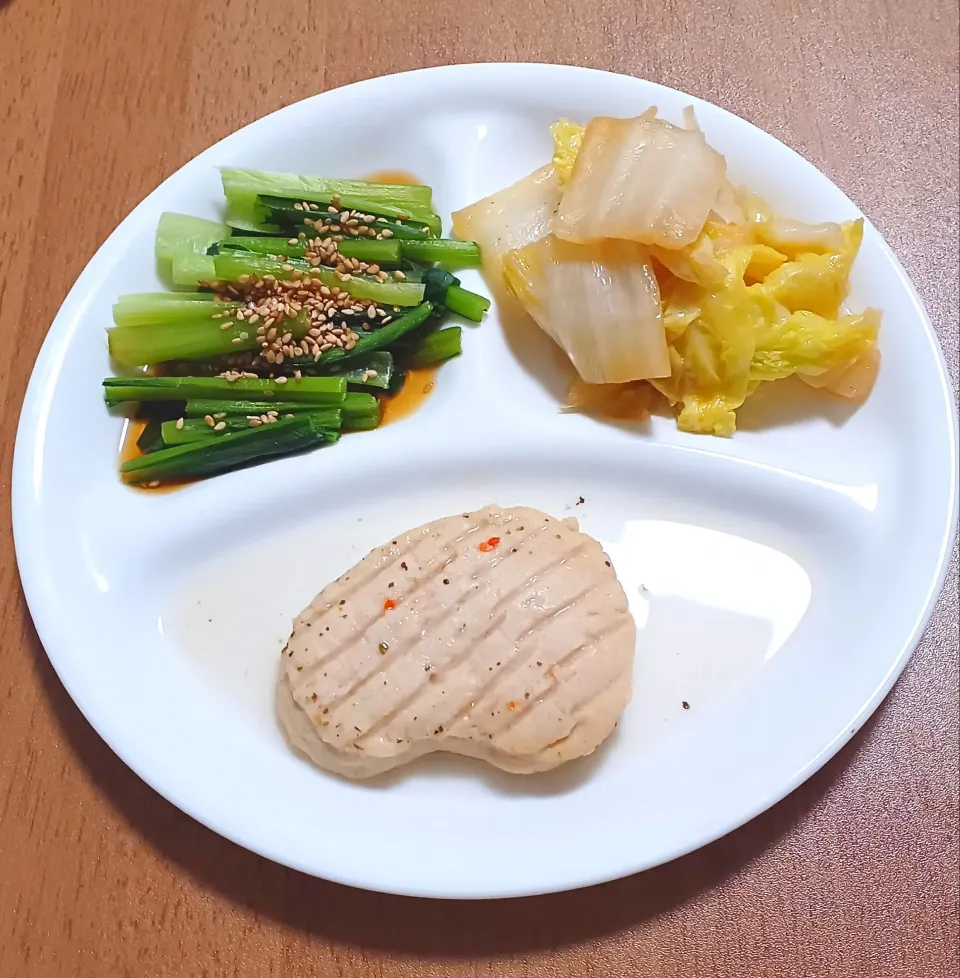 サラダチキン
小松菜のお浸し
白菜の昆布つゆ炒め
ご飯🍚|ナナさん