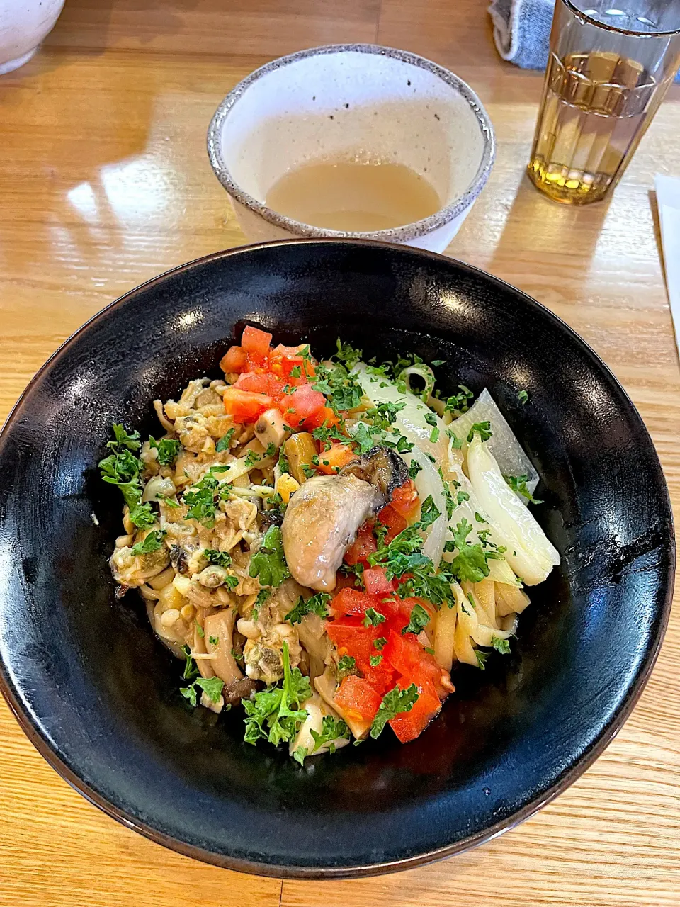 牡蠣、貝のカモ脂の和え蕎麦　キイロ|なお🅿️さん