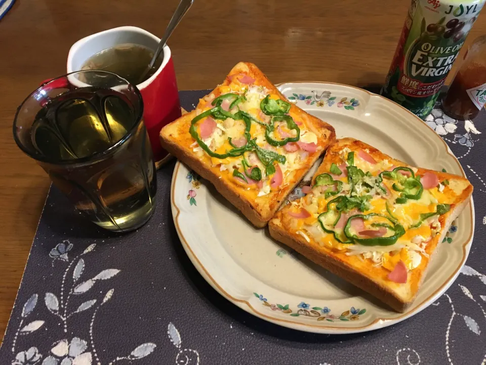 ガーリックピザトースト、ピザトースト、タマネギスープ、お冷(昼飯)|enarinさん