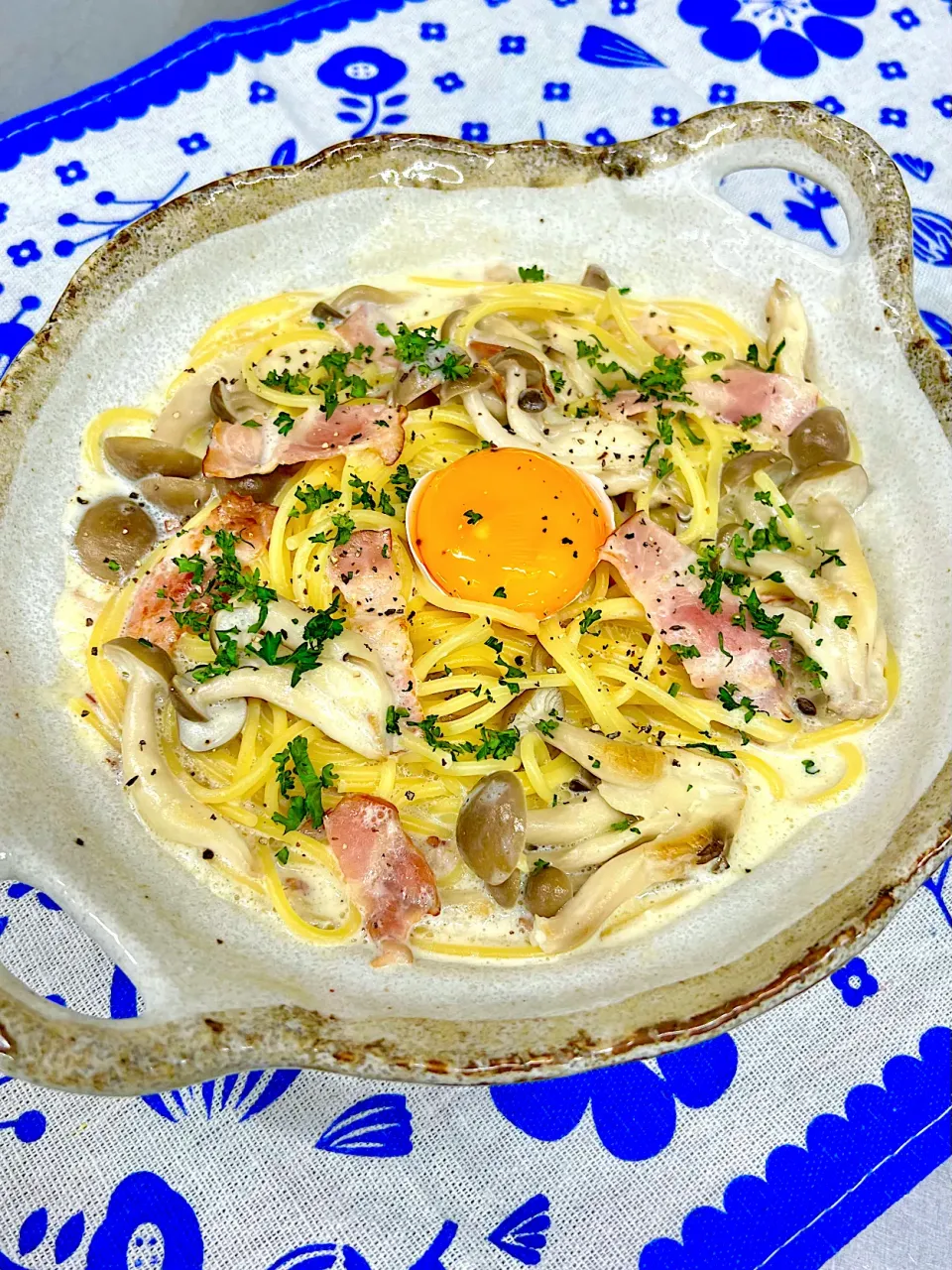 Snapdishの料理写真:濃厚！しめじとベーコンのクリームパスタ|まめもにおさん