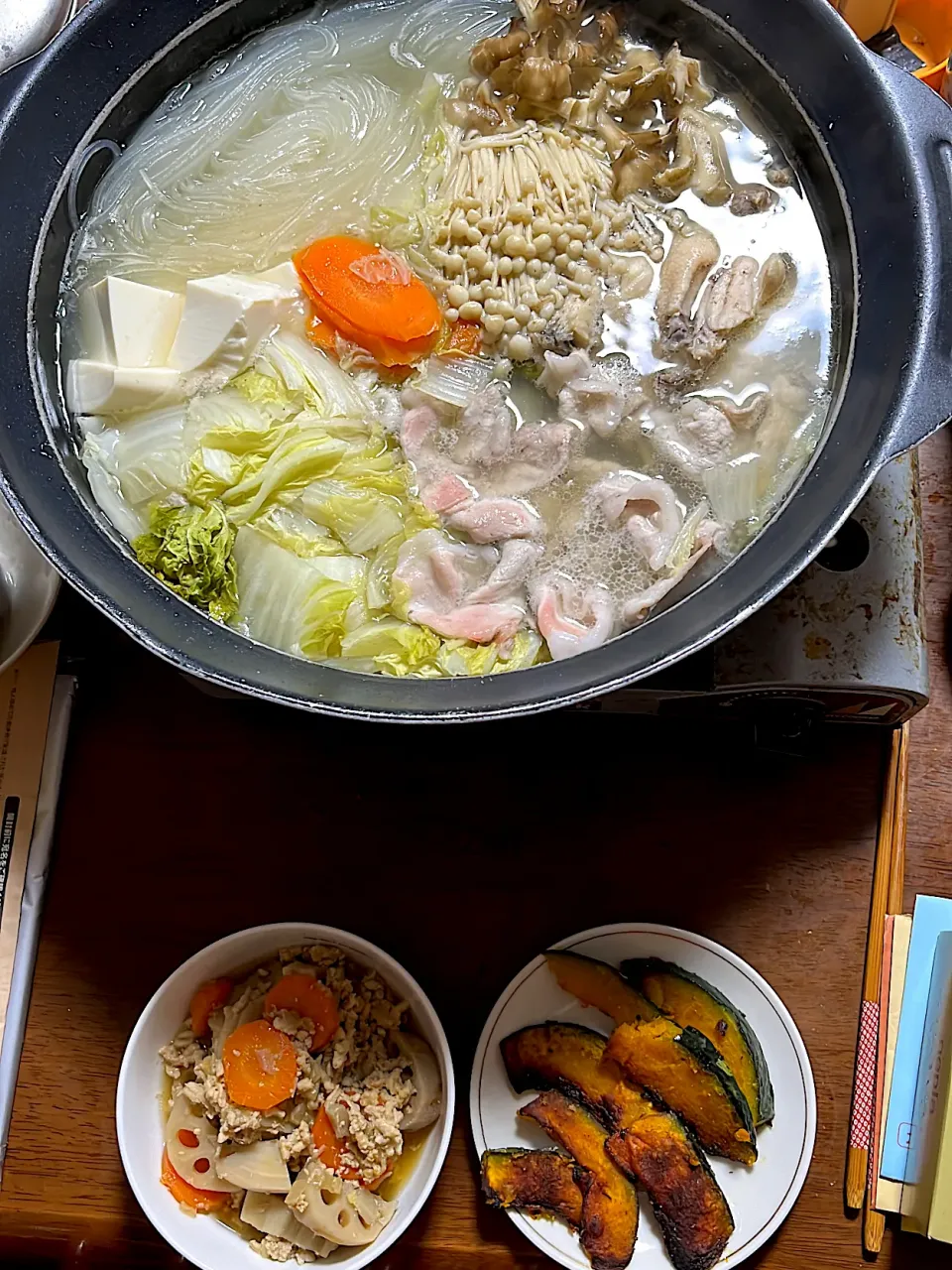 鶏と豚の鍋　南瓜焼き　蓮根と鶏ミンチ煮|4jinoanataさん