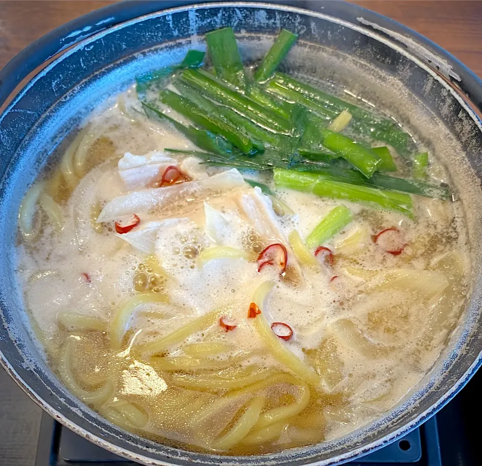 牛もつラーメン鍋 759円|すくらんぶるえっぐさん