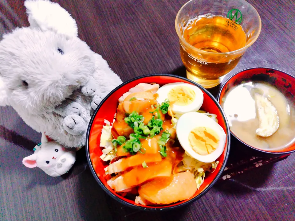 鶏チャーシュー丼、なすと椎茸の味噌汁|サトリさん