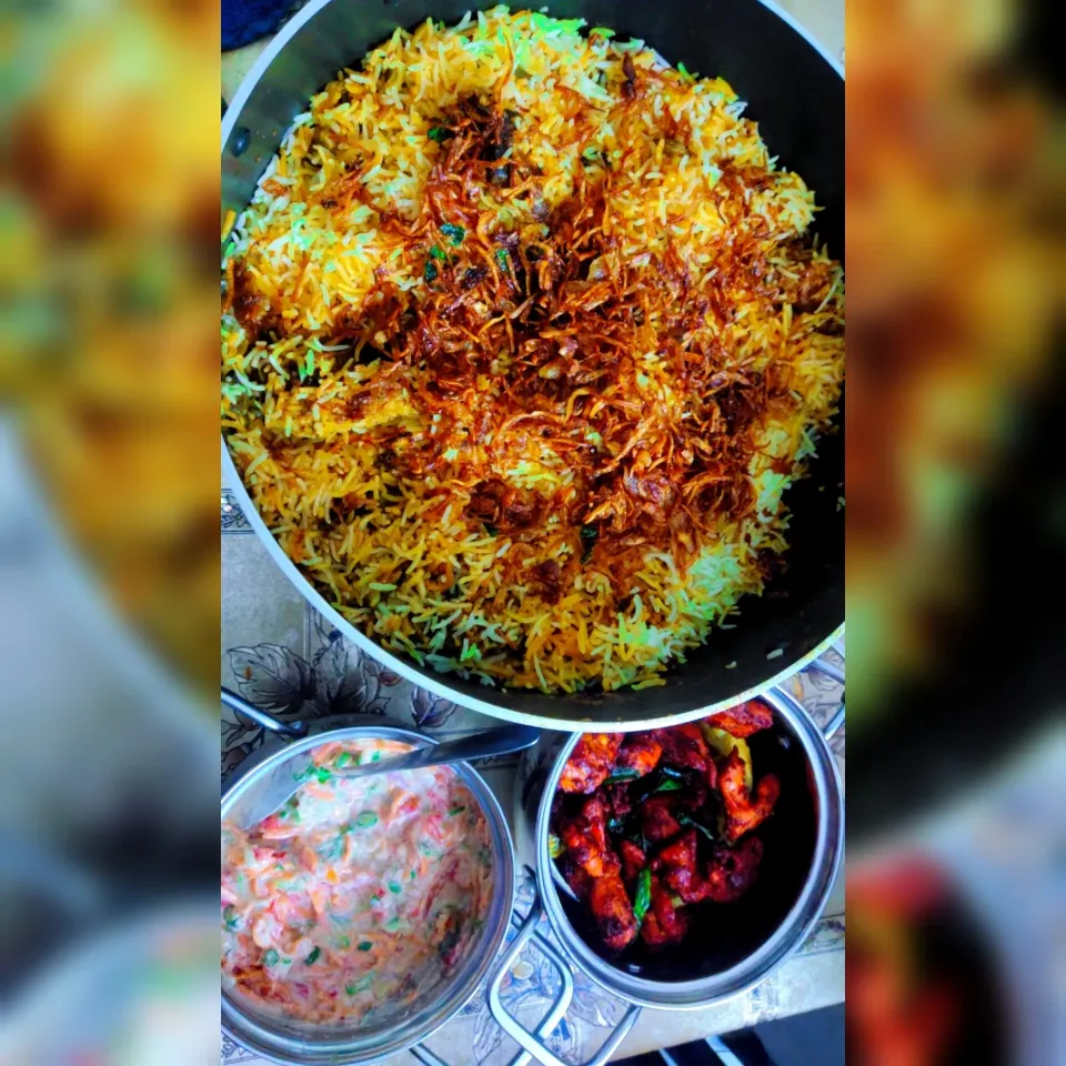 Hyderabadi Dum Biryani With Raita & Chicken Kabab|Gulfi Khanさん