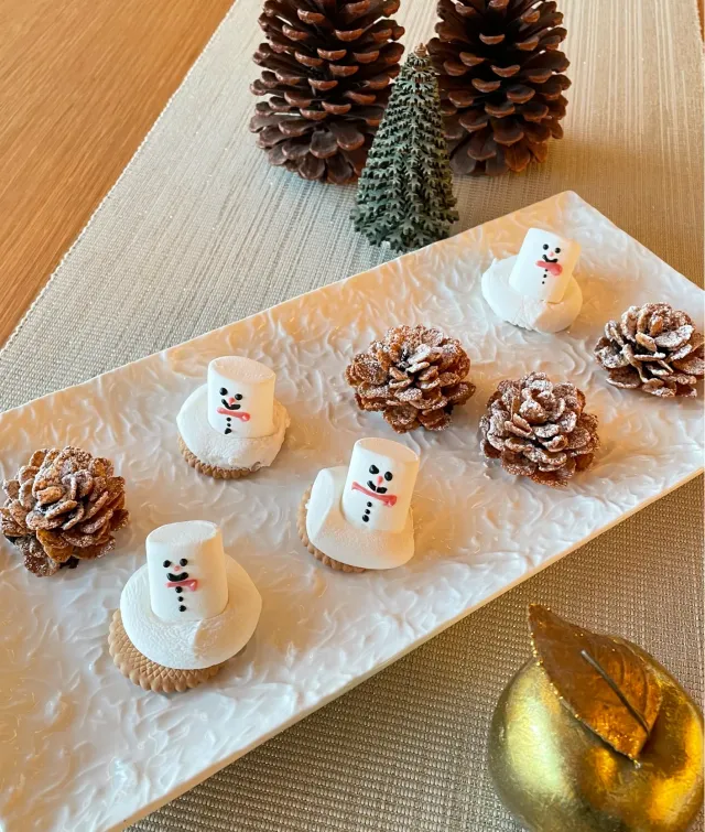 Snapdishの料理・レシピ写真:溶けた⛄️と松ぼっくり｜まだ間に合う♡かわいく♡ゆる〜く♡クリスマス♪