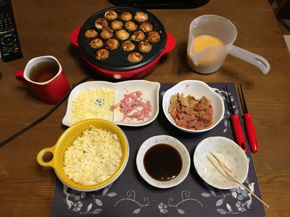 タコ無したこ焼き、六条麦茶(昼飯)|enarinさん