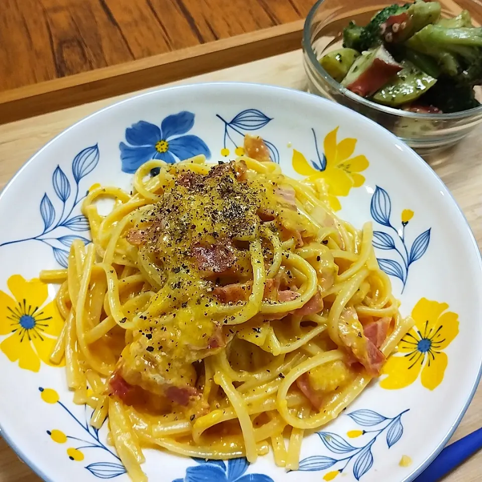 カルボナーラとセブンオマージュサラダ|705さん