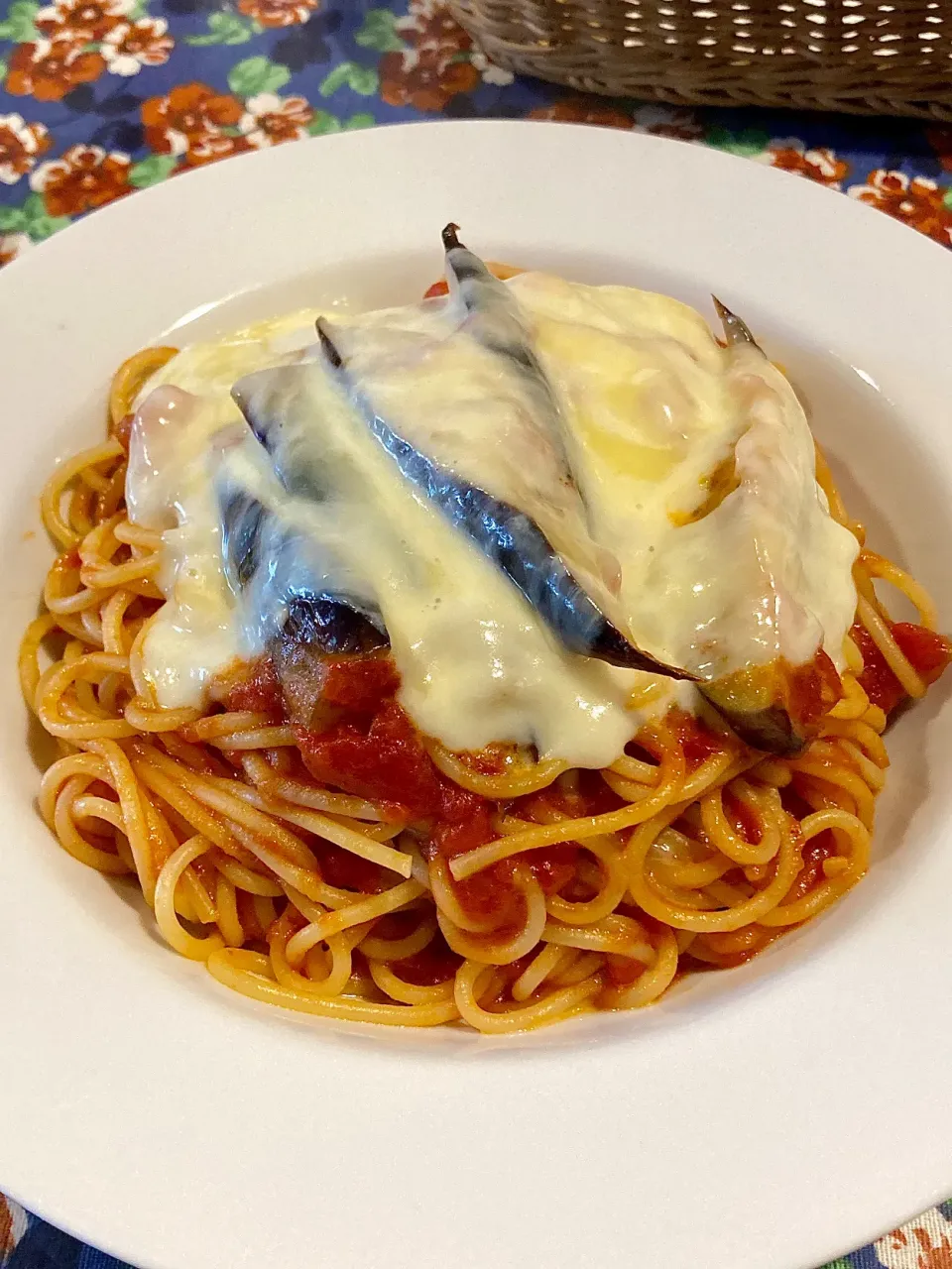 とろけるチーズとナスのトマトソース🍝|Kojiさん