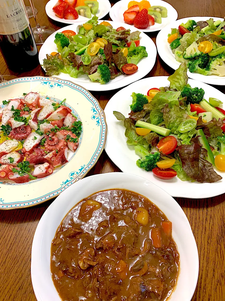 蛸のカルパッチョ🍋飛騨牛のシチュー🧅ニース風サラダ🥗フルーツ🥝🍓🍊アイスクリーム🍨年の瀬のディナー🍷20231223|rococoさん