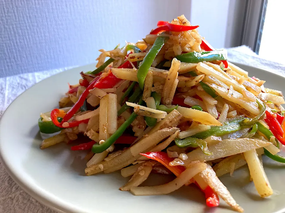 Snapdishの料理写真:＊クリスマスカラーのサッパリ美味しい野菜炒め〜生姜炒め🫚＊|＊抹茶＊さん